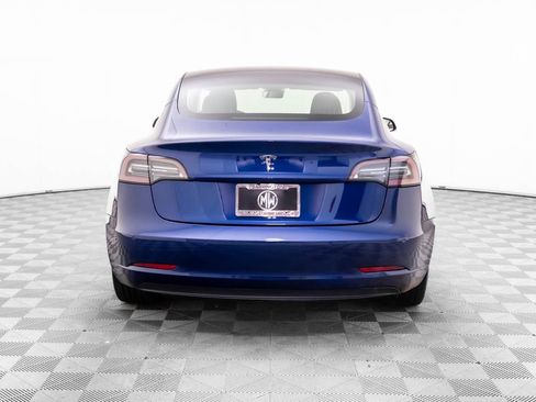 Used 2020 Tesla Model 3 Standard Range Plus image 4