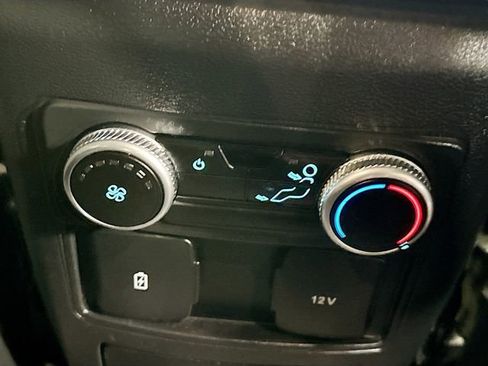 Used 2022 Ford Explorer XLT image 25