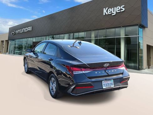 Certified 2025 Hyundai Elantra SE FWD image 7