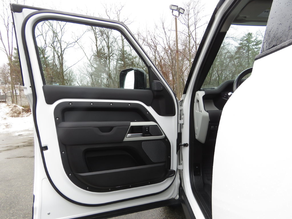 Used 2022 Land Rover Defender 110 SE AWD/4WD image 9