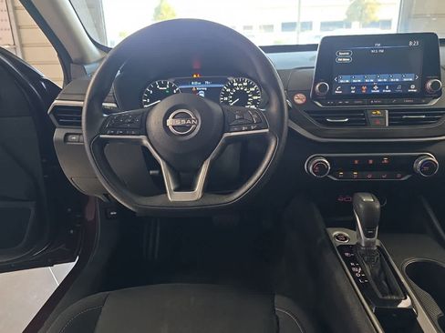 Used 2025 Nissan Altima 2.5 SV FWD image 16
