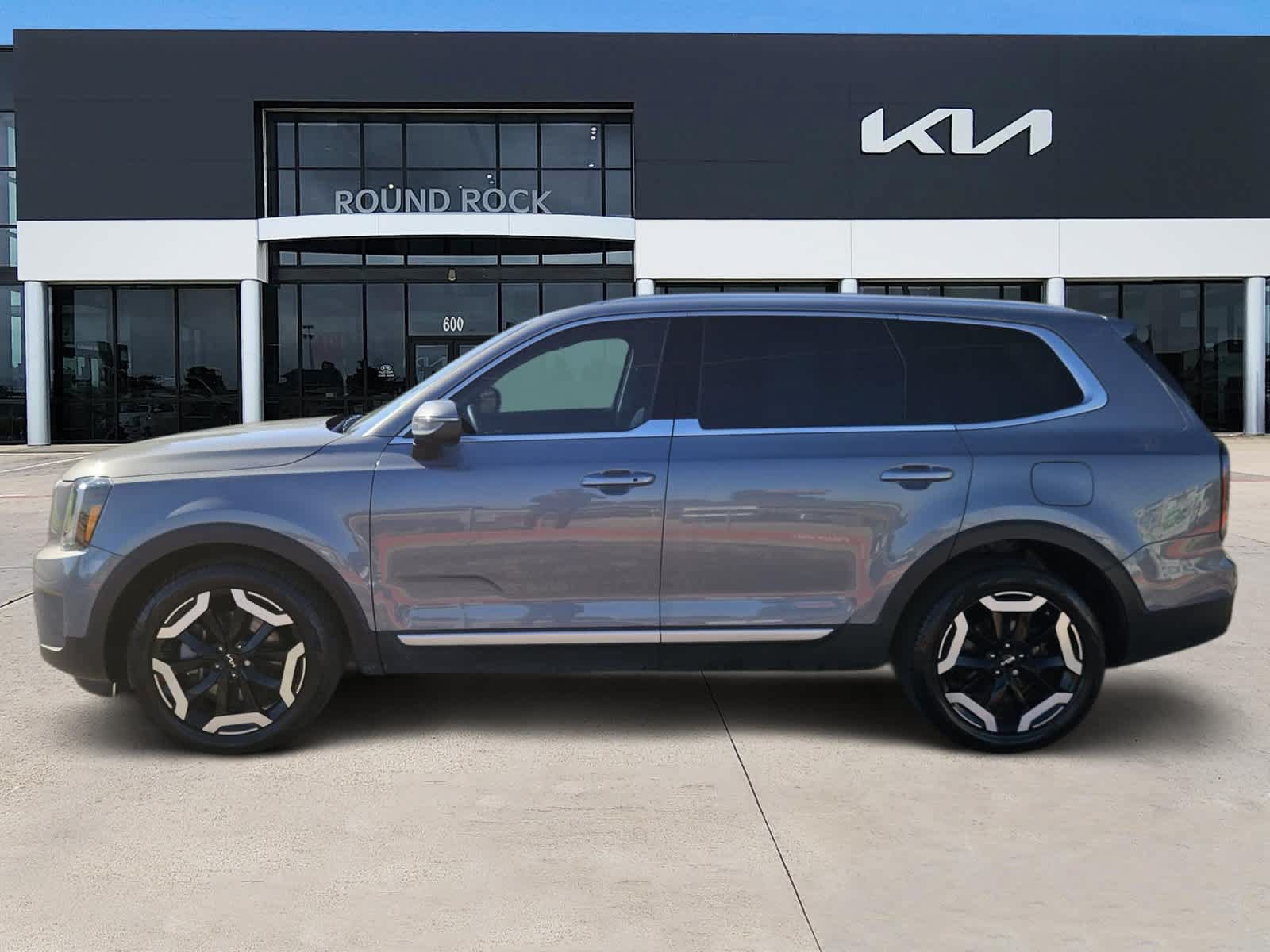 Certified 2024 Kia Telluride EX w/ EX Captain's Chair Package AWD/4WD image 4