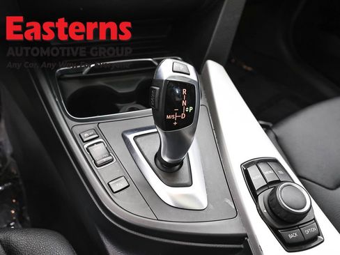 Used 2017 BMW 320i xDrive Sedan AWD/4WD image 13