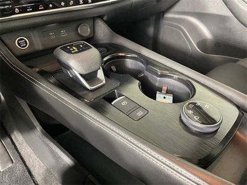 Used 2022 Nissan Rogue SL w/ SL Premium Package image 9