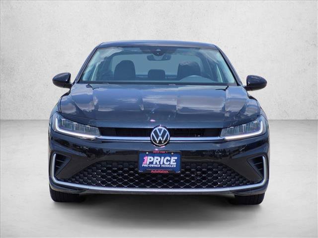 Used 2025 Volkswagen Jetta SE FWD image 2