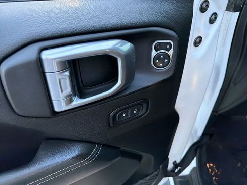 Used 2022 Jeep Gladiator Overland w/ Popular Equipment Package image 17