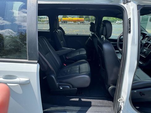 Used 2019 Dodge Grand Caravan GT FWD image 16