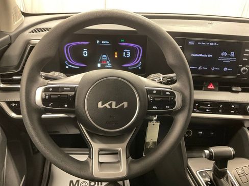 Used 2024 Kia Sportage LX image 7