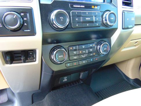 Used 2020 Ford F350 Lariat w/ Lariat Ultimate Package AWD/4WD image 46