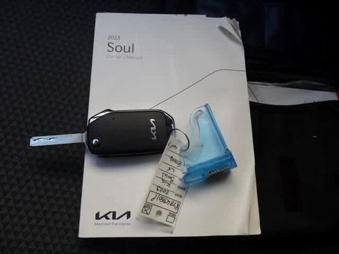 Used 2023 Kia Soul LX w/ LX Technology Package image 30