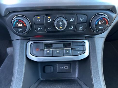 Used 2023 GMC Acadia SLE w/ Driver Convenience Package image 23