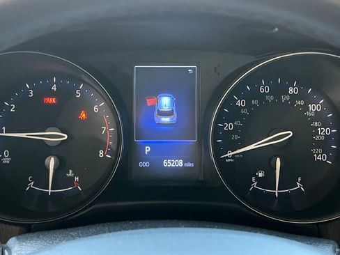 Used 2018 Toyota C-HR XLE FWD image 24