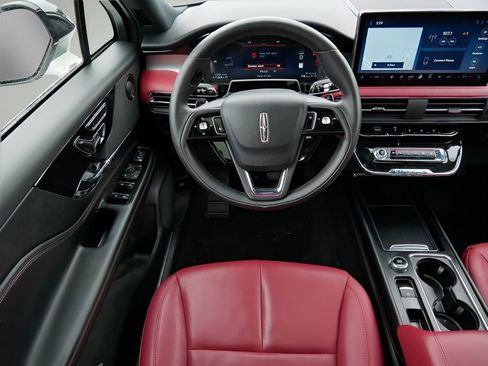 Used 2025 Lincoln Corsair Reserve w/ Equipment Group 202A image 13