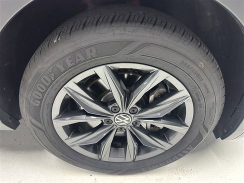 Used 2024 Volkswagen Tiguan SE AWD/4WD image 14