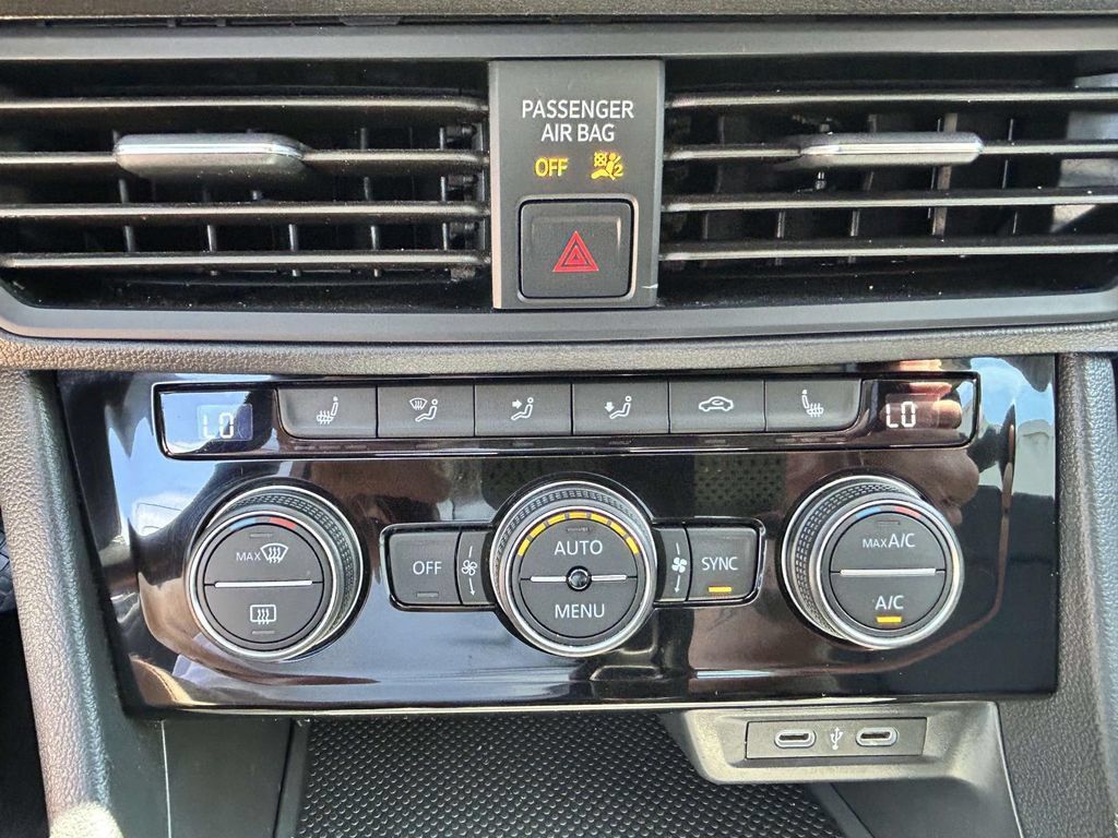 Used 2024 Volkswagen Jetta SE FWD image 19