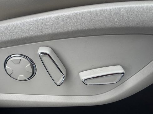 Used 2019 Lincoln MKC Select w/ Select Plus Package image 30