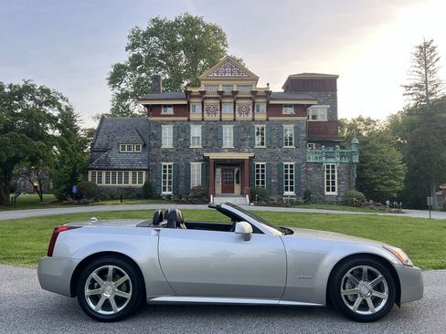 Used 2004 Cadillac XLR RWD image 12