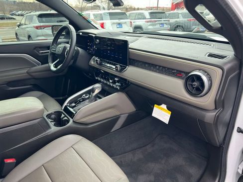 Used 2024 Chevrolet Colorado ZR2 w/ ZR2 Convenience Package III image 28