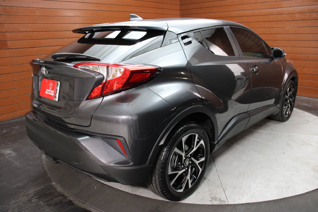 Used 2018 Toyota C-HR XLE FWD image 4