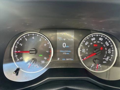 Used 2021 Toyota RAV4 LE image 12