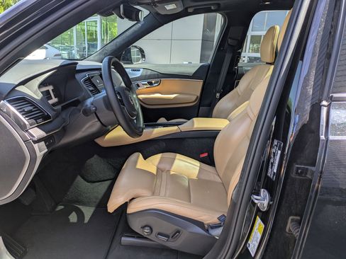 Used 2023 Volvo XC90 T8 Ultimate w/ Lounge Package AWD/4WD image 15
