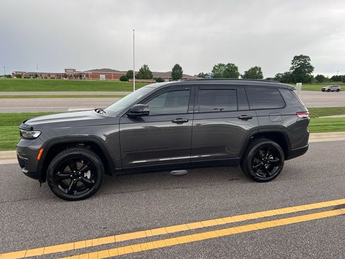 Used 2024 Jeep Grand Cherokee L Limited w/ Luxury Tech Group II RWD image 8