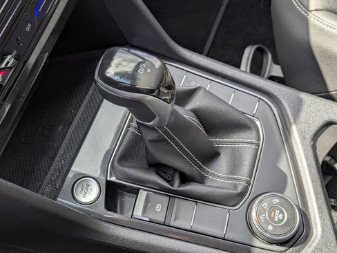 Used 2023 Volkswagen Tiguan SE w/ Panoramic Sunroof Package AWD/4WD image 16