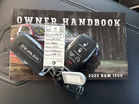 Used 2025 RAM 1500 Laramie AWD/4WD image 36