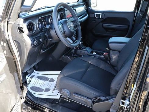 Used 2023 Jeep Gladiator Sport image 11