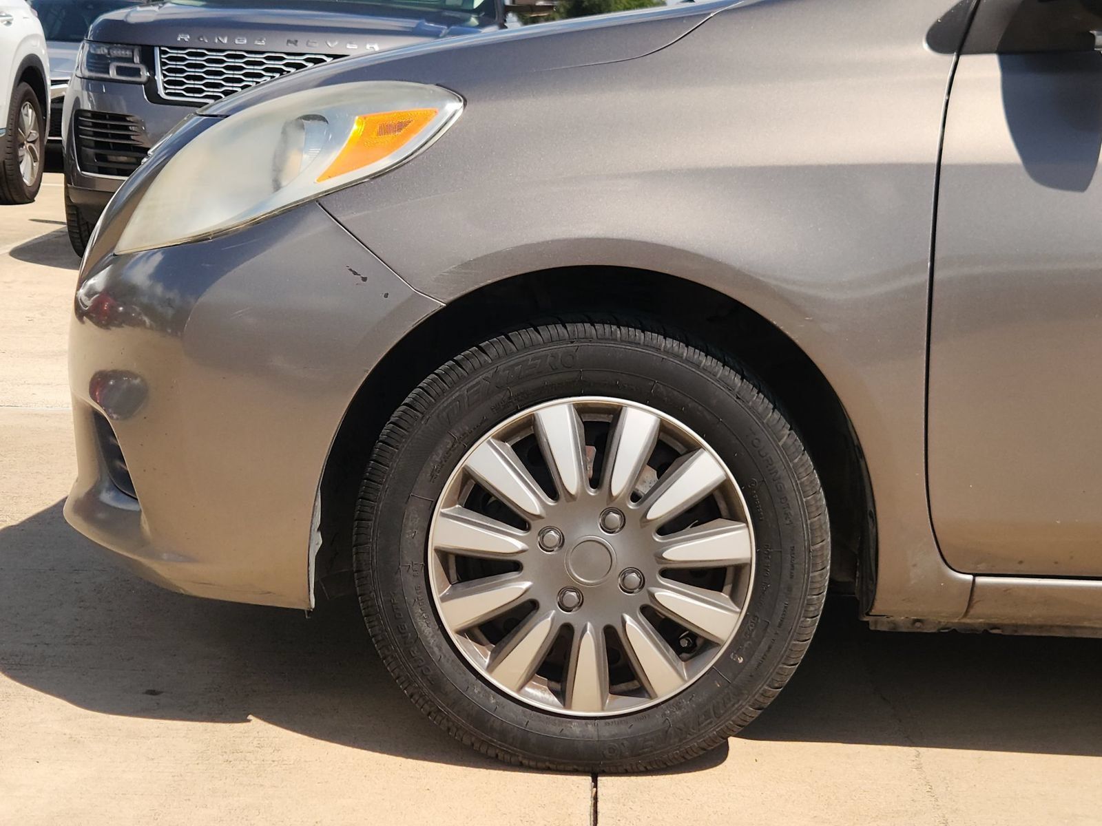 Used 2014 Nissan Versa SV FWD image 9