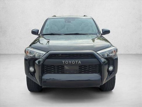 Used 2020 Toyota 4Runner SR5 AWD/4WD image 2
