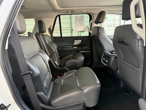 Used 2025 Ford Expedition Active AWD/4WD image 18