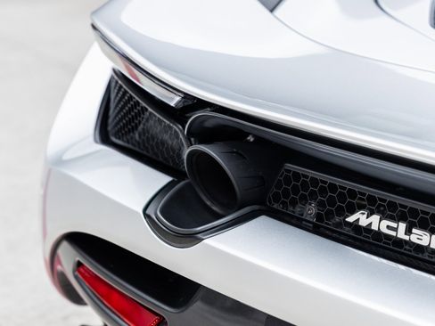 Used 2020 McLaren 720S Spider image 16