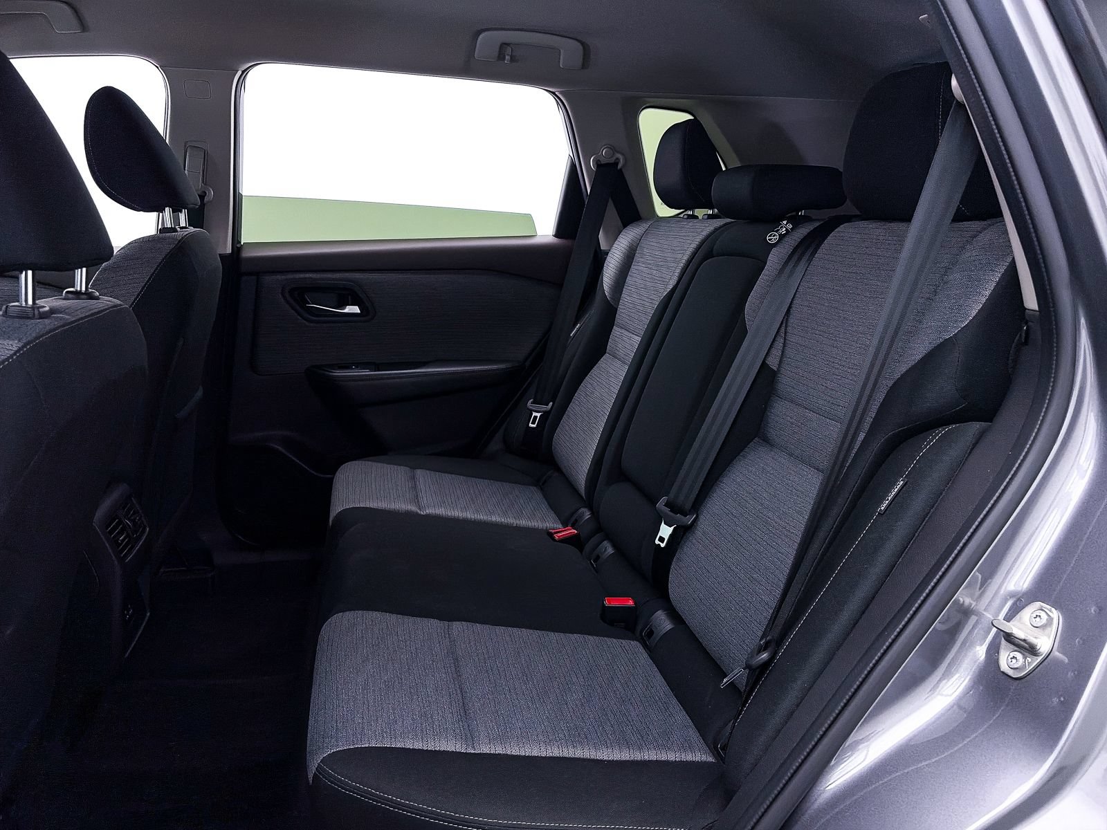 Used 2023 Nissan Rogue SV FWD image 35