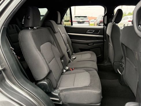 Used 2019 Ford Explorer XLT AWD/4WD image 16