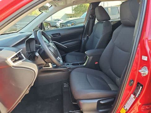 Used 2024 Toyota Corolla Cross LE w/ Moonroof Package FWD image 14