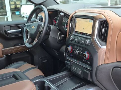 Used 2021 Chevrolet Silverado 1500 High Country AWD/4WD image 14