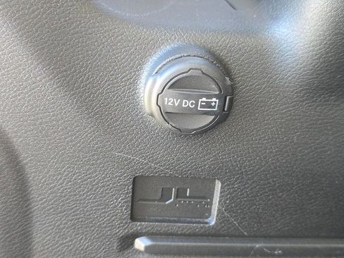 Used 2018 Jeep Wrangler Unlimited Rubicon image 34