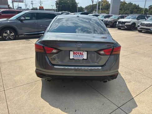 Used 2023 Nissan Altima 2.5 SR w/ SR Premium Package FWD image 6