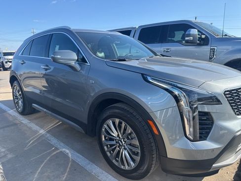 Used 2023 Cadillac XT4 Premium Luxury image 3