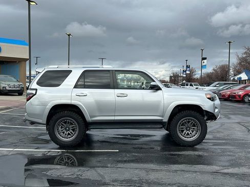 Used 2017 Toyota 4Runner SR5 image 2