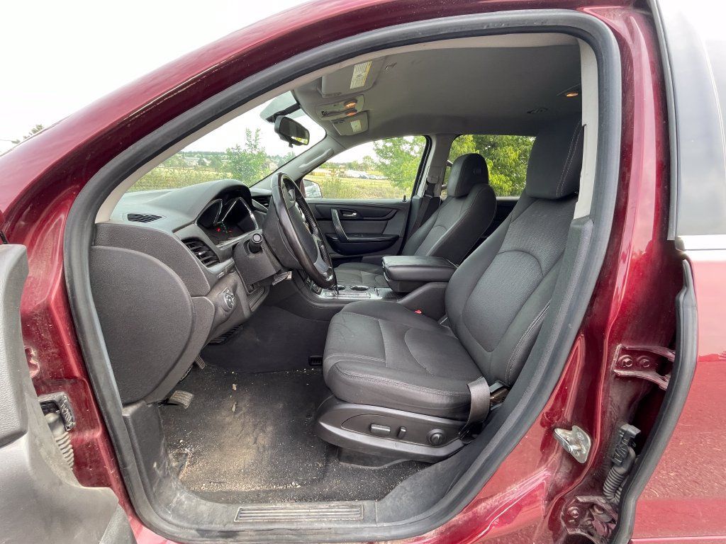 Used 2017 Chevrolet Traverse LT w/ Style and Technology Package AWD/4WD image 3