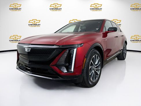 Used 2025 Cadillac Lyriq Sport AWD/4WD image 3