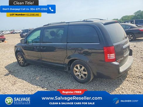 Used 2008 Chrysler Town & Country Touring FWD image 3
