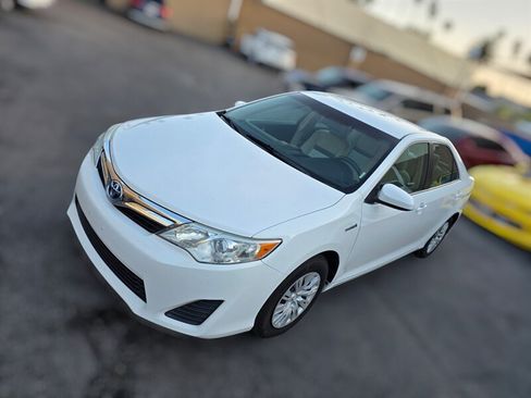 Used 2014 Toyota Camry LE FWD image 2