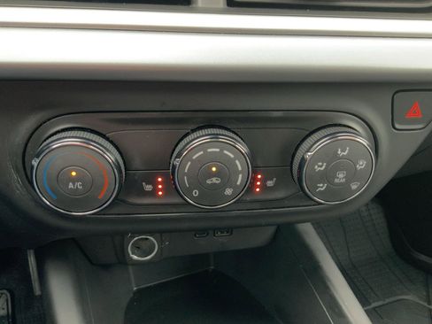 Used 2024 Chevrolet Trax RS image 40