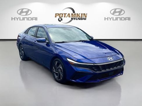 Certified 2024 Hyundai Elantra SEL w/ Convenience Package FWD image 3
