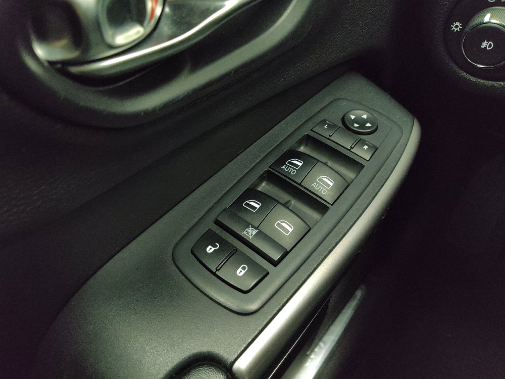 Used 2019 Jeep Cherokee Limited AWD/4WD image 27