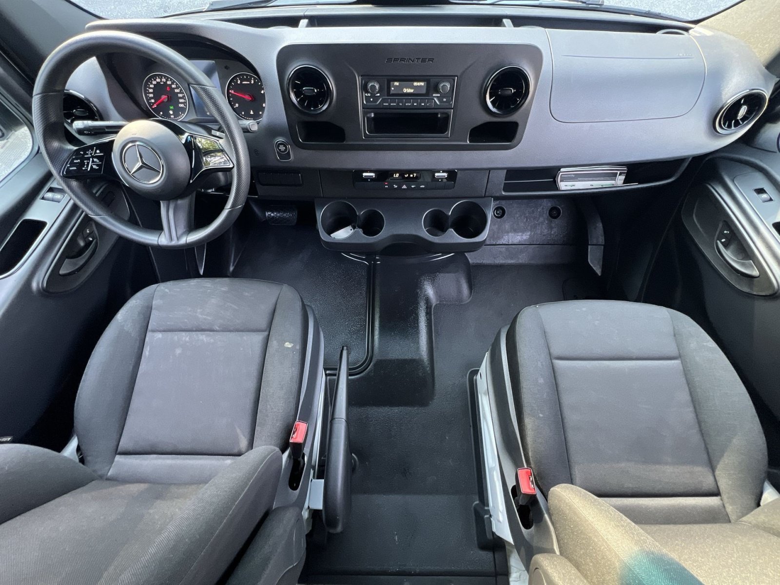 Used 2025 Mercedes-Benz Sprinter 2500 image 27
