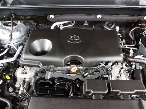 Used 2021 Toyota RAV4 XLE Premium image 31